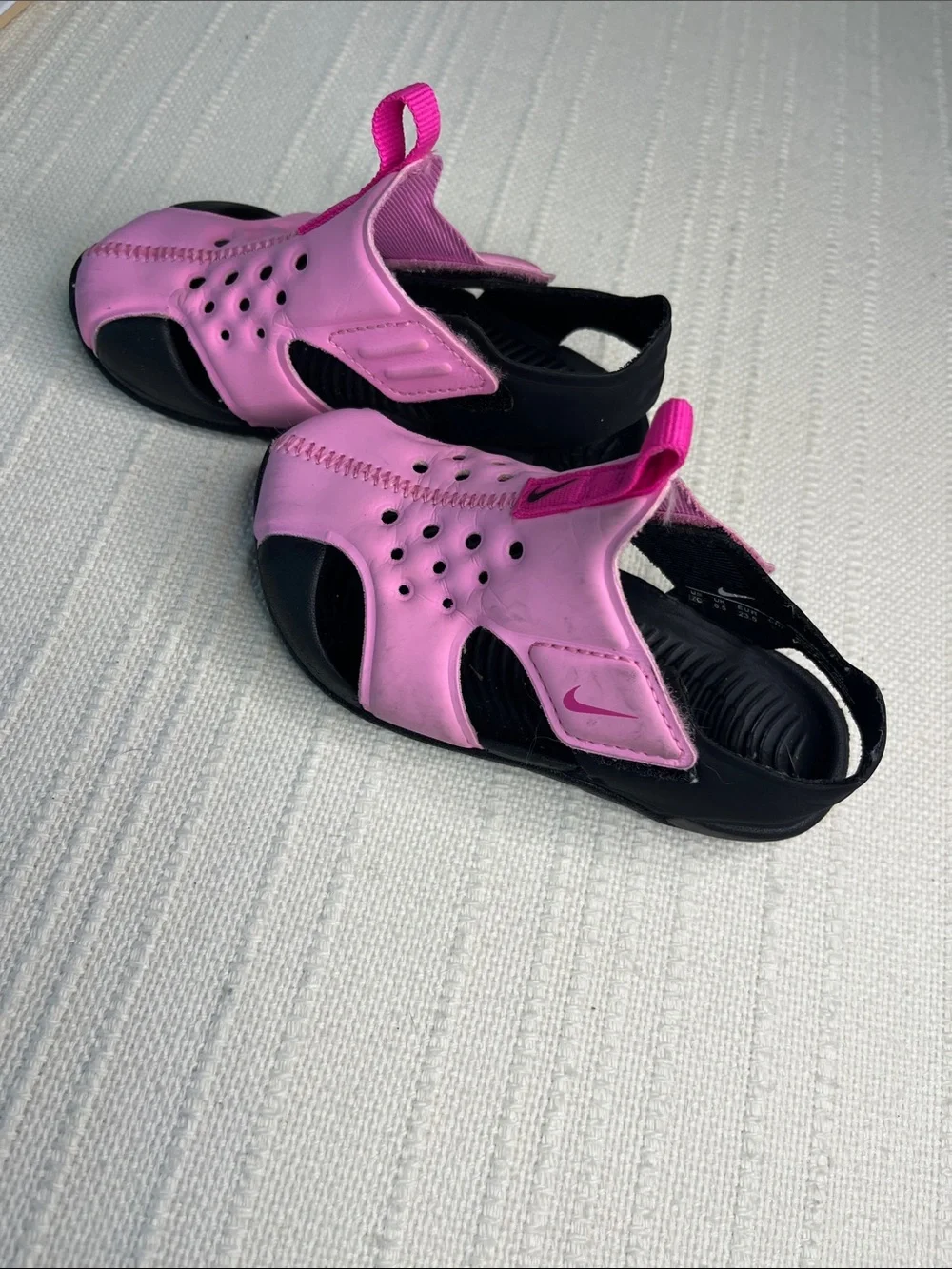 Nike Kids Pink & Black Water Sandals, toddler size 7 child, Swish, lightweight